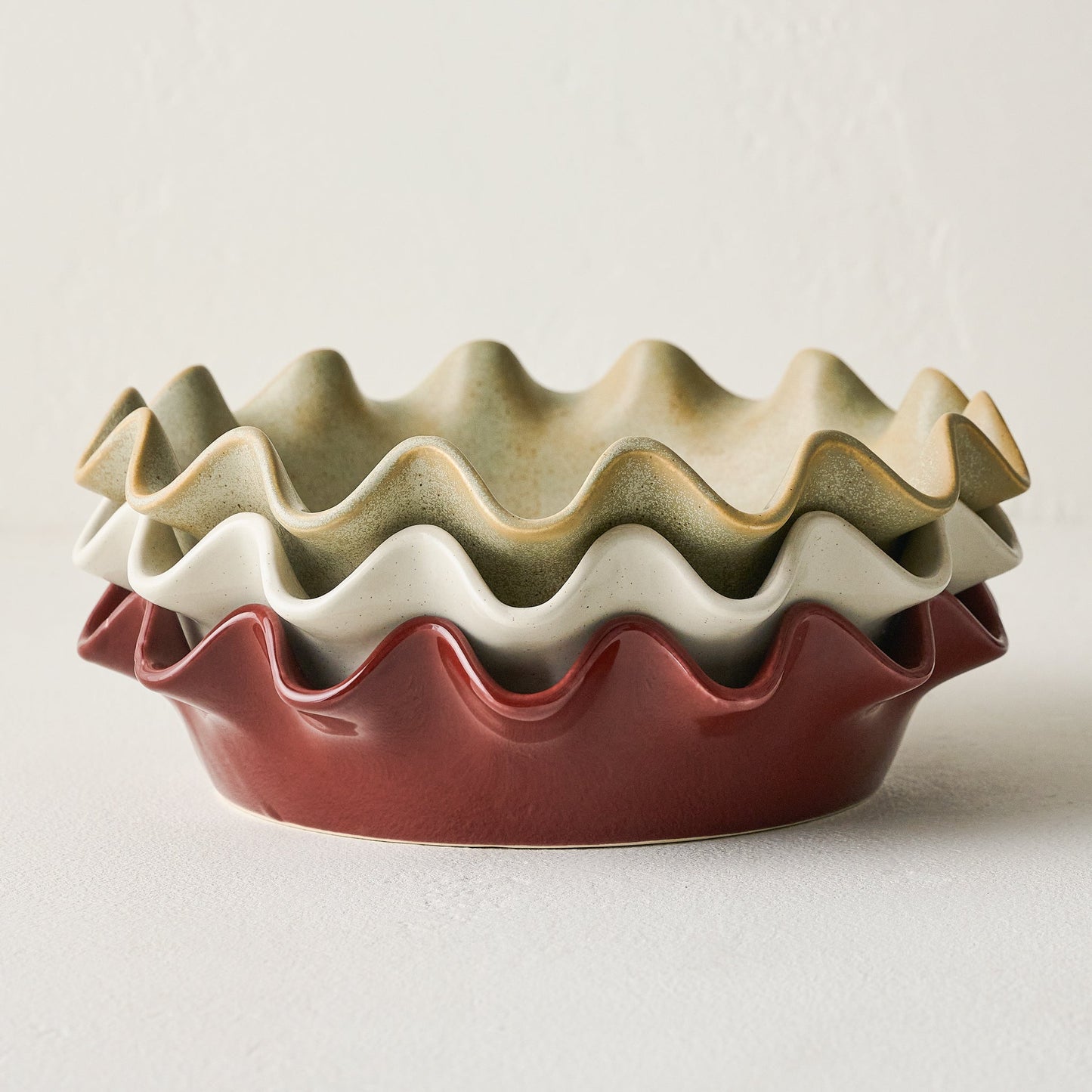 Cream Scalloped Pie Dish